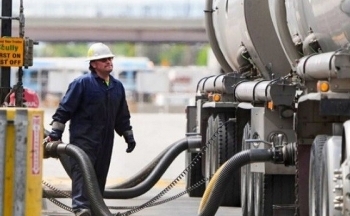 Giá dầu bất ngờ tăng vọt