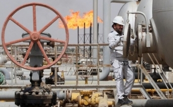 Giá dầu thế giới bất ngờ tăng vọt