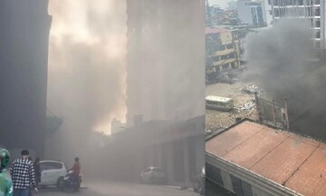 Hà Nội: Đốt rác khiến khói mịt mù bao phủ khu chung cư ở Lê Văn Lương