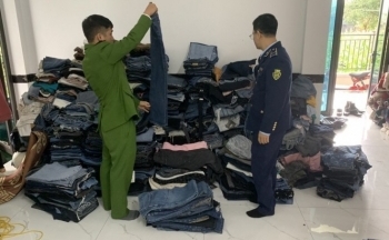 Yên Bái: Thu giữ lô hàng quần áo đã qua sử dụng là hàng hóa nhập lậu