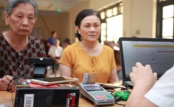Chi trả an sinh xã hội không dùng tiền mặt mang lại thuận tiện cho người dân