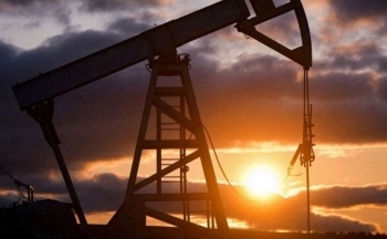 Giá xăng dầu hôm nay ngày 15 /1/2024: Giá dầu thế giới lao dốc