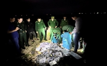 Quảng Ngãi: Phát hiện 288 kg vật thể nghi là ma túy trôi dạt vào bờ biển