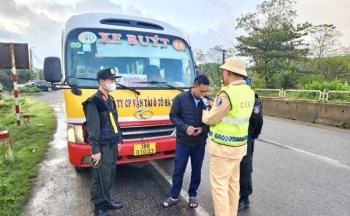 Hà Tĩnh: Tài xế xe buýt chạy quá tốc độ, vi phạm nồng độ cồn bị tước bằng lái 11 tháng
