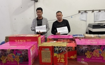Lào Cai: Bắt 2 đối tượng buôn bán trái phép trên 1 tạ pháo nổ