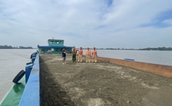 Cục Cảnh sát giao thông bắt giữ hơn 2.600 m3 cát biển không có hóa đơn, chứng từ