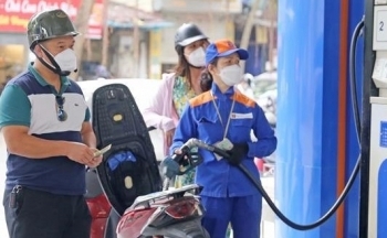 Lý giải nguyên nhân giá xăng dầu trong nước đồng loạt tăng mạnh?