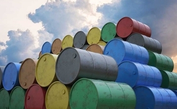 Giá dầu tiếp tục tăng, nhờ đâu?