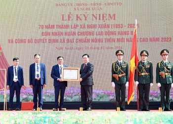 Chủ tịch Quốc hội Vương Đình Huệ dự Lễ đón nhận Huân chương Lao động hạng Ba của X.Nghi Xuân, Nghệ An