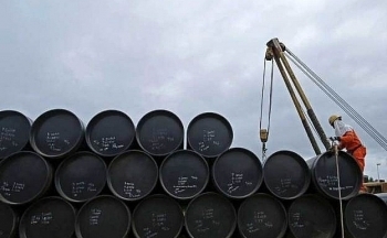 Giá dầu diễn biến giằng co, kết thúc tuần tăng nhẹ