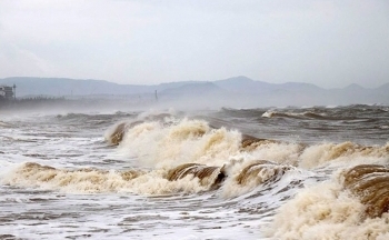 Dự báo thời tiết biển hôm nay 24/1/2024: Cảnh báo sóng lớn và gió mạnh trên biển