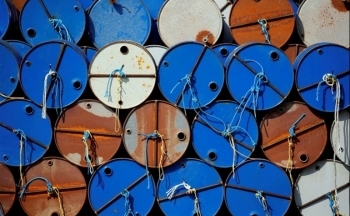 Giá dầu tăng vọt 3% nhờ nền kinh tế Mỹ duy trì mạnh mẽ