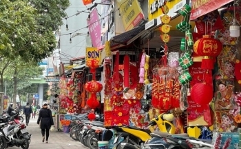Thị trường đồ trang trí Tết 2024: Hàng đẹp, giá tốt, sôi động trên “chợ mạng”