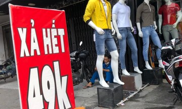 Hà Nội: Cận Tết, các cửa hàng thời trang giảm giá sốc vẫn ế khách