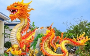 Cận cảnh linh vật rồng gây 