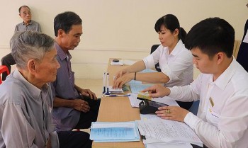 Mức trợ cấp xã hội cho người cao tuổi không có lương hưu được nhận bao nhiêu trong năm 2024?