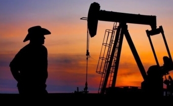 Áp lực nào khiến giá dầu hạ nhiệt?