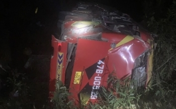 Kon Tum: Nguyên nhân vụ lật xe khách tại huyện Đăk Glei khiến hàng chục người bị thương