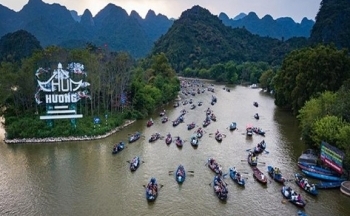 Du xuân rộn ràng với các lễ hội mùa xuân từ Bắc vào Nam