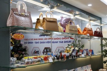TP. Hồ Chí Minh: Mua sắm Tết vô tình phát hiện hàng giả, phản ánh ở đâu?