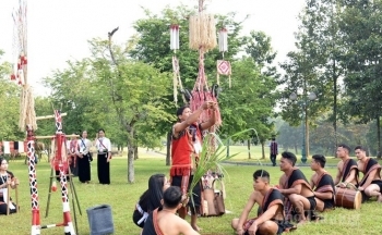 Cúng máng nước, sự tôn trọng thiên nhiên của người Ca Dong