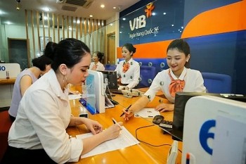 Khai xuân Giáp Thìn 2024, cổ đông ngân hàng nhận