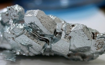 Nhóm kim loại diễn biến trái chiều, bạc và bạch kim lấy lại sắc xanh