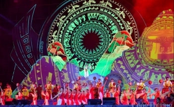 Hà Nội: Đền Hai Bà Trưng rực sáng trong chương trình nghệ thuật 