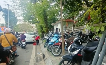 Hà Nội: Tự ý nâng giá vé, chặt chém du khách, nhiều bãi xe trái phép bị xử phạt