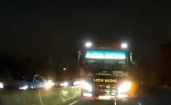 Xử phạt tài xế điều khiển xe khách đi ngược chiều trên quốc lộ 1
