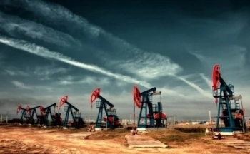 Căng thẳng địa chính trị leo thang, giá dầu tăng tuần thứ hai liên tiếp