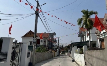 Quảng Ninh di dời gần 200 cột điện nằm giữa đường ở Hạ Long