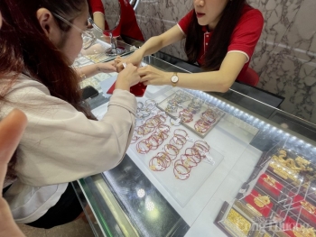 Giá vàng chiều nay 30/3/2024: Vàng SJC bất ngờ lao dốc mạnh khi kết thúc tuần giao dịch