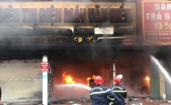 Hải Phòng: Xảy ra cháy lớn tại một siêu thị điện máy xã Tú Sơn
