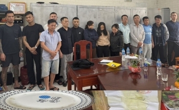Thanh Hóa: Bắt 14 đối tượng đánh bạc, thu giữ 135 triệu đồng
