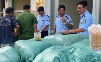 An Giang: Phát hiện và tạm giữ gần 40.000 sản phẩm quần áo không rõ nguồn gốc, xuất xứ