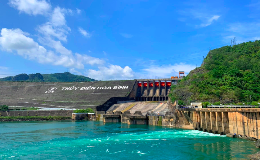 Mỗi năm hồ thuỷ điện tiêu tốn bao nhiêu nước cho vụ Đông Xuân?