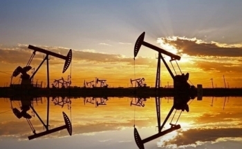 Kỳ vọng FED sớm hạ lãi suất mờ nhạt kéo giá dầu suy yếu