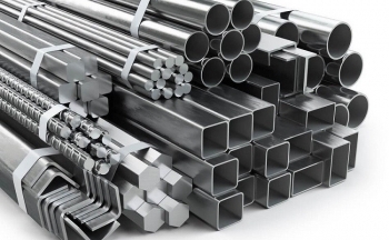 Giá sắt lao dốc do áp lực từ cả hai phía cung và cầu