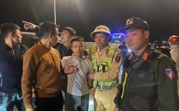 Cảnh sát giao thông bắt quả tang 2 đối tượng vận chuyển 15 bánh heroin