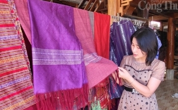 Bài 3: Phát triển làng nghề gắn với du lịch cộng đồng