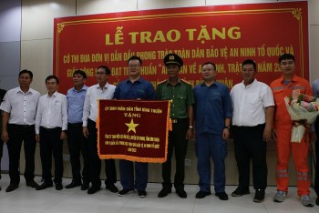 Điện lực Vĩnh Tân 1 nhận Cờ thi đua phong trào toàn dân bảo vệ an ninh Tổ quốc