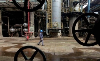 Áp lực bán chốt lời cuối tuần có thể kéo giá dầu giảm về vùng 79 USD