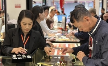 Giá vàng giảm, nhà đầu tư tranh thủ mua vàng nhẫn tích trữ