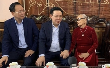Chủ tịch Quốc hội Vương Đình Huệ thăm gia đình chính sách tại Đắk Nông