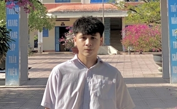 Khánh Hòa: Nam sinh 18 tuổi trả lại gần nửa tỷ đồng cho người chuyển nhầm