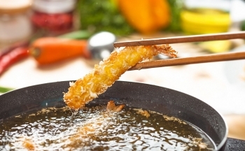 Làm cách nào giúp món chiên rán không bị bắn dầu?