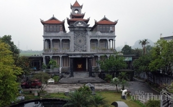 Mục sở thị toà nhà đá có trọng lượng 2.025 tấn ở Ninh Bình