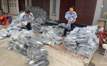 Vĩnh Phúc: Tạm giữ gần 3.000 sản phẩm quần áo nhập lậu