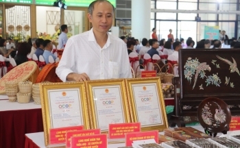 Hà Nội trao danh hiệu 15 làng nghề và 104 sản phẩm OCOP đạt 4 sao